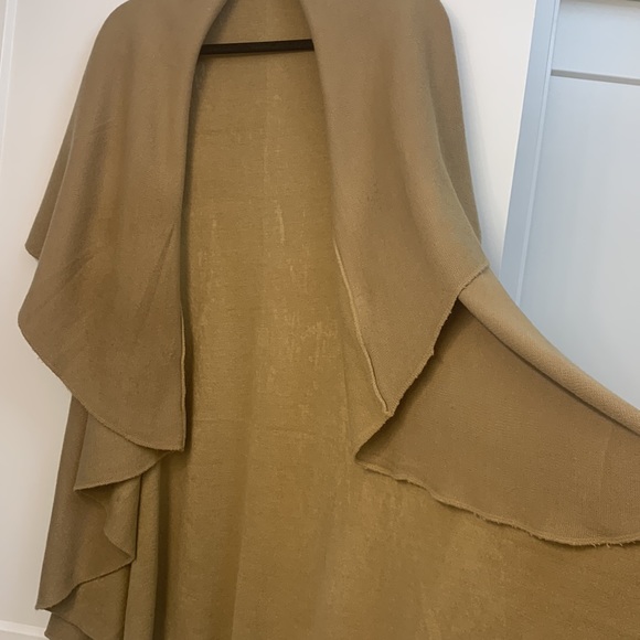 Vest/Cape - Picture 2 of 5